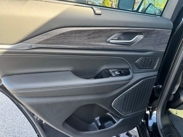 2023 Jeep Grand Cherokee Overland Luxury Tech Group IV