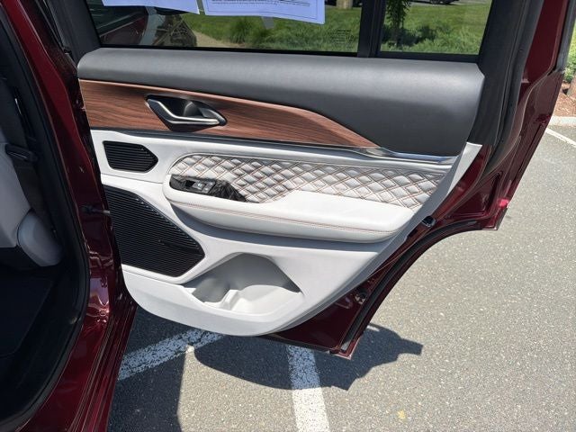 2022 Jeep Grand Cherokee Summit