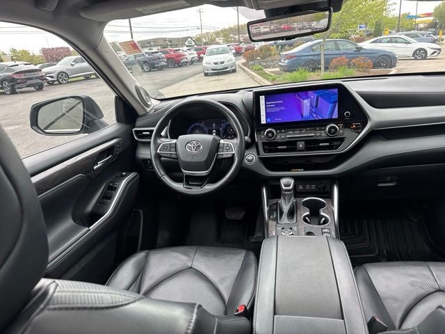 2023 Toyota Highlander Platinum