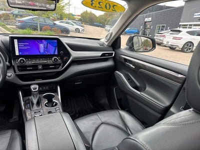 2023 Toyota Highlander Platinum
