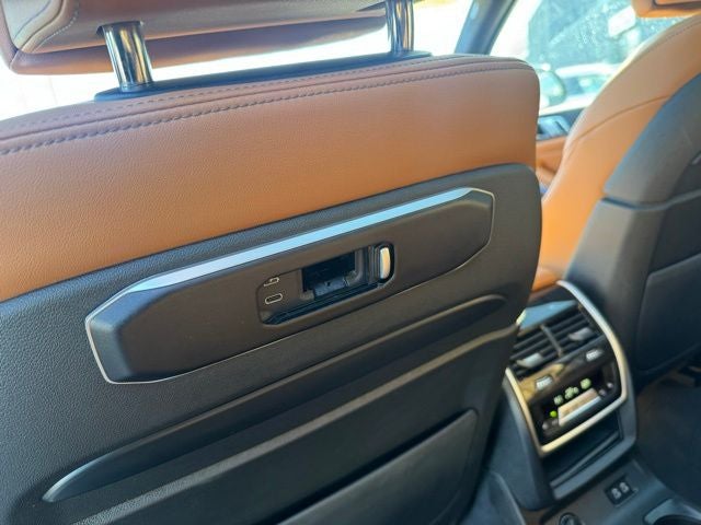 2023 BMW X7 xDrive40i M Sport Professional