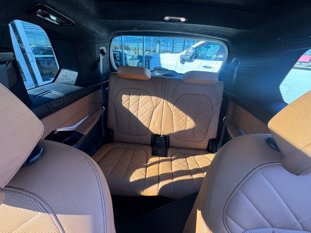 2023 BMW X7 xDrive40i M Sport Professional