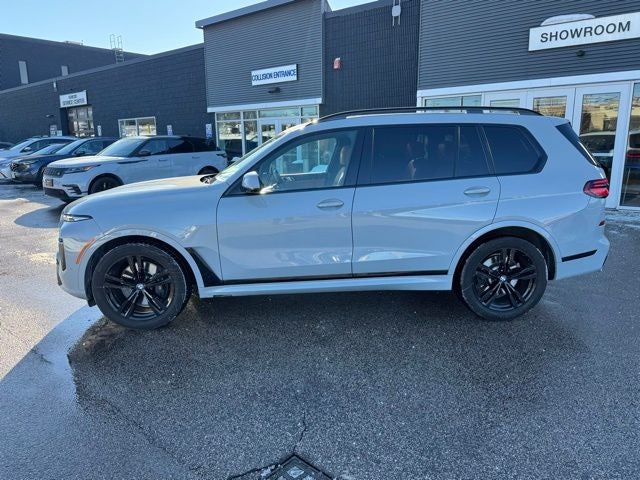 2023 BMW X7 xDrive40i M Sport Professional