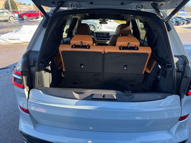 2023 BMW X7 xDrive40i M Sport Professional