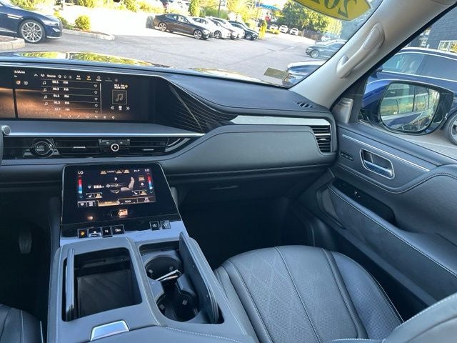 2025 INFINITI QX80 SENSORY