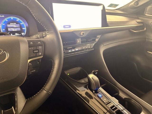 2025 Toyota Crown Signia Limited Advanced Technology Package