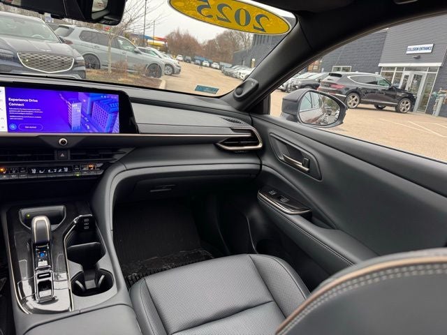 2025 Toyota Crown Signia Limited Advanced Technology Package