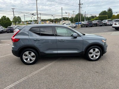 2020 Volvo XC40 Momentum