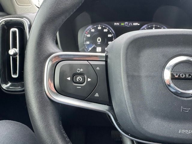 2020 Volvo XC40 Momentum
