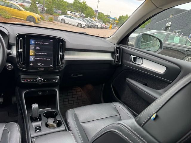 2020 Volvo XC40 Momentum