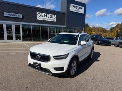 2022 Volvo XC40 Momentum