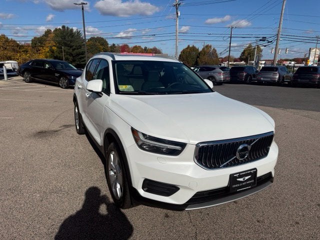2022 Volvo XC40 Momentum