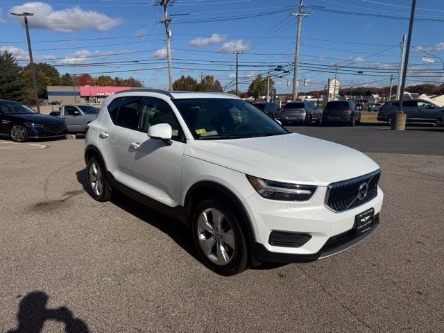 2022 Volvo XC40 Momentum