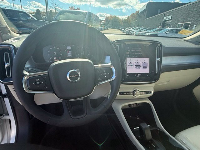 2022 Volvo XC40 Momentum