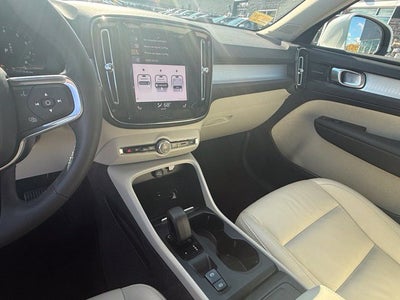 2022 Volvo XC40 Momentum