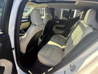 2022 Volvo XC40 Momentum