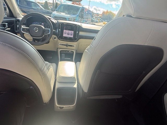 2022 Volvo XC40 Momentum