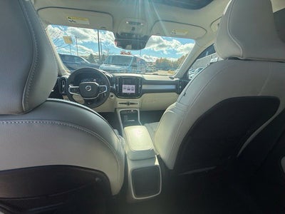 2022 Volvo XC40 Momentum