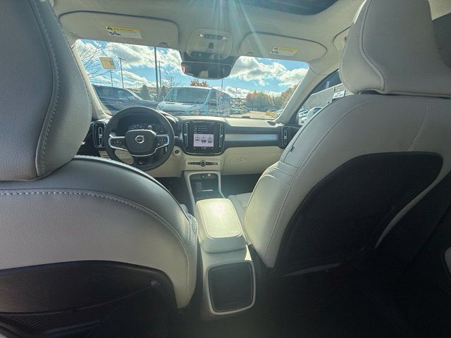 2022 Volvo XC40 Momentum