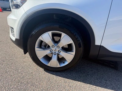 2022 Volvo XC40 Momentum