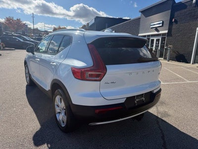 2022 Volvo XC40 Momentum